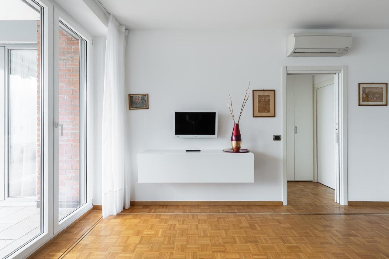 Terrace On The Lake Apartment